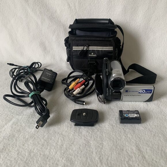 Sony HandyCam DCR-DVD108 Mini DVD Camcorder Nightshot 40x Opt. Zoom PLEASE READ - Picture 1 of 16